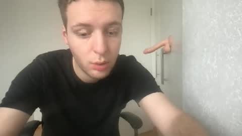 Snapshot of toohottobetrue21 chatting on 02-15-26, 08:46 Max online show from 02-15-26, 08:46