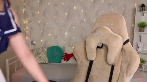 Tori online show from 04-30-26, 12:06