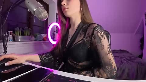 Snapshot of toriangel20 chatting on 02-18-26, 06:48 toriangel20 online show from 02-18-26, 06:48