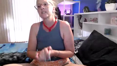 Milly online show from 01-28-25, 11:17