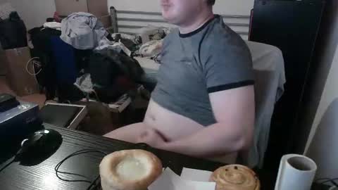 Snapshot of totox1989 chatting on 12-16-24, 06:53 Totox online show from 12-16-24, 06:53