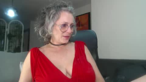 Snapshot of totypink chatting on 02-08-25, 04:25 TotyPink online show from 02-08-25, 04:25