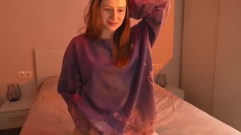 Snapshot of toxl chatting on 12-14-25, 04:45 Bella online show from 12-14-25, 04:45