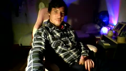 Snapshot of toyboysquirt chatting on 06-10-26, 05:07 toyboysquirt online show from 06-10-26, 05:07