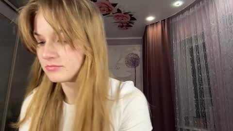 Snapshot of tracierolfson chatting on 03-24-26, 06:35 Anna online show from 03-24-26, 06:35