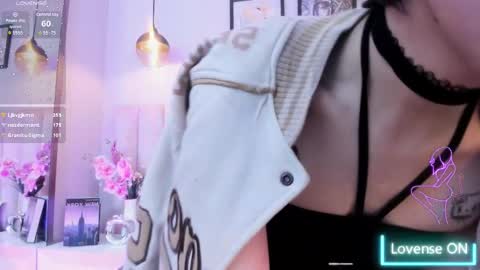 Snapshot of tracy_lee_ chatting on 02-15-26, 12:51 Tracy online show from 02-15-26, 12:51