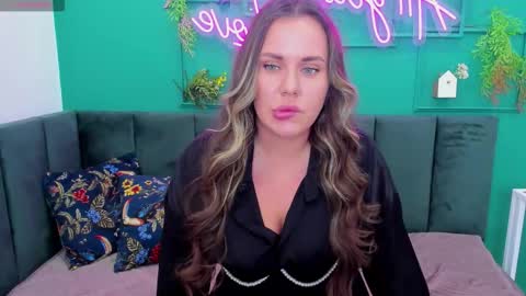 Snapshot of tracymooree chatting on 11-09-25, 01:37 Tracy online show from 11-09-25, 01:37