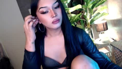 Snapshot of transbadassx chatting on 12-13-24, 04:43 CLEOPATHRA online show from 12-13-24, 04:43