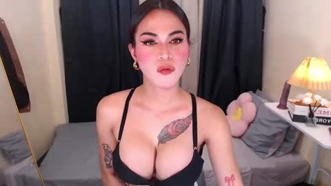 Snapshot of transgoddessselena chatting on 06-10-26, 11:57 Selena the real cummer online show from 06-10-26, 11:57