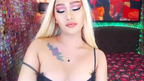 Snapshot of transplayfullolivia chatting on 02-05-25, 08:32 KYLIE BELLA TS online show from 02-05-25, 08:32