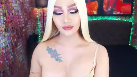 Snapshot of transplayfullolivia chatting on 02-10-25, 05:58 KYLIE BELLA TS online show from 02-10-25, 05:58