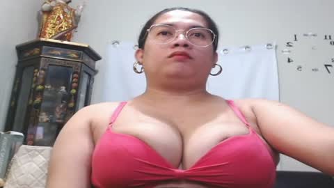 Snapshot of travelergirl chatting on 07-12-26, 10:45 travelergirl online show from 07-12-26, 10:45