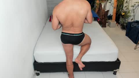 Snapshot of travis_bakerr chatting on 02-08-25, 01:32 travis bakerr online show from 02-08-25, 01:32