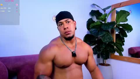 Snapshot of travis_lenox_ chatting on 07-29-26, 11:47 Travis online show from 07-29-26, 11:47