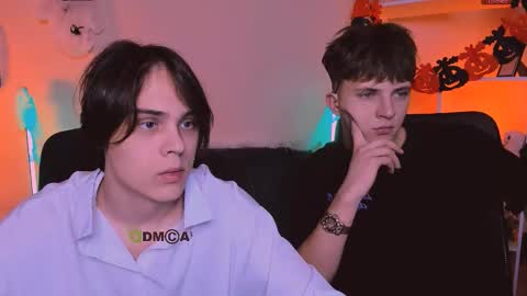 Travis online show from 10-26-25, 07:42