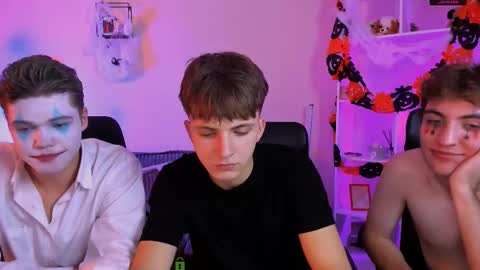 Travis online show from 10-31-25, 09:27