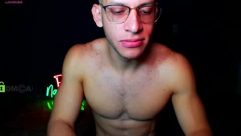 Snapshot of travisdiamonds chatting on 12-23-24, 11:17 TRAVIS. online show from 12-23-24, 11:17