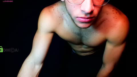 Snapshot of travisdiamonds chatting on 01-26-25, 05:02 TRAVIS. online show from 01-26-25, 05:02