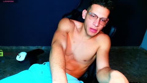 Snapshot of travisdiamonds chatting on 01-30-25, 01:00 TRAVIS. online show from 01-30-25, 01:00