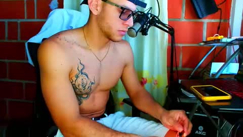 Snapshot of travisdiamonds chatting on 03-15-26, 02:12 TRAVIS. online show from 03-15-26, 02:12