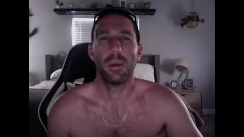 Snapshot of traviskenn chatting on 12-31-24, 07:29 TravisKenn online show from 12-31-24, 07:29