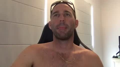 Snapshot of traviskenn chatting on 02-01-25, 08:05 TravisKenn online show from 02-01-25, 08:05