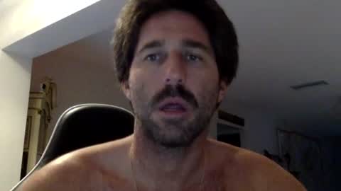 Snapshot of traviskenn chatting on 09-26-25, 11:36 TravisKenn online show from 09-26-25, 11:36