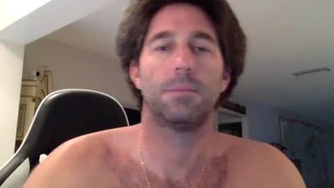 Snapshot of traviskenn chatting on 10-23-25, 11:42 TravisKenn online show from 10-23-25, 11:42