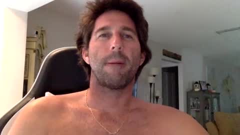 Snapshot of traviskenn chatting on 11-04-25, 07:46 TravisKenn online show from 11-04-25, 07:46