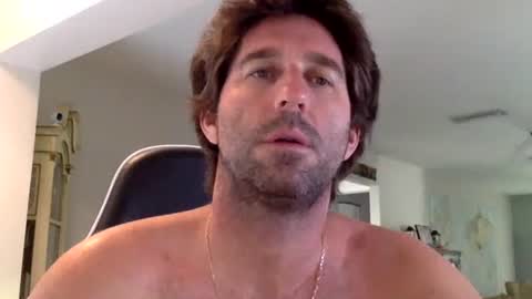 Snapshot of traviskenn chatting on 11-05-25, 07:47 TravisKenn online show from 11-05-25, 07:47