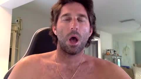 Snapshot of traviskenn chatting on 11-17-25, 07:30 TravisKenn online show from 11-17-25, 07:30