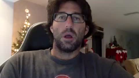 Snapshot of traviskenn chatting on 12-19-25, 12:45 TravisKenn online show from 12-19-25, 12:45