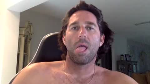 Snapshot of traviskenn chatting on 01-13-26, 07:52 TravisKenn online show from 01-13-26, 07:52