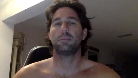 Snapshot of traviskenn chatting on 01-14-26, 12:33 TravisKenn online show from 01-14-26, 12:33