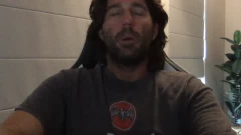 Snapshot of traviskenn chatting on 04-24-26, 11:45 TravisKenn online show from 04-24-26, 11:45