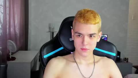 Snapshot of travisrivas chatting on 03-08-25, 08:00 travisrivas online show from 03-08-25, 08:00