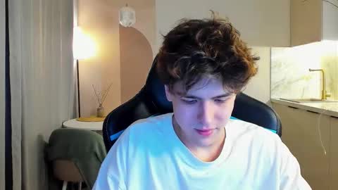 Snapshot of travisrivas chatting on 10-02-25, 04:19 travisrivas online show from 10-02-25, 04:19