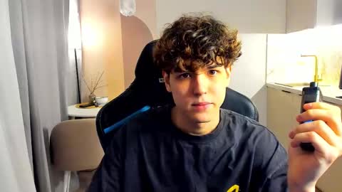 Snapshot of travisrivas chatting on 11-09-25, 01:53 travisrivas online show from 11-09-25, 01:53