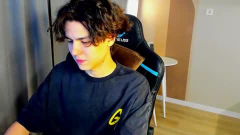 Snapshot of travisrivas chatting on 02-28-26, 04:02 travisrivas online show from 02-28-26, 04:02