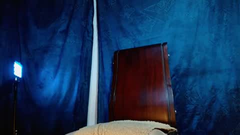 TRAV - INDEPENDENT MODEL online show from 01-30-25, 07:04