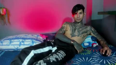 TRAV - INDEPENDENT MODEL online show from 10-01-25, 01:00