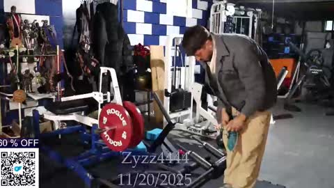 Snapshot of travonidas chatting on 11-20-25, 03:45 Greek God online show from 11-20-25, 03:45