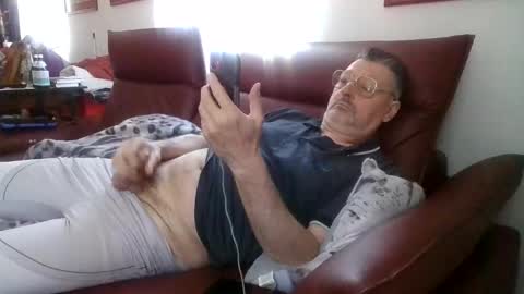 trebgeis1 online show from 04-29-26, 11:47