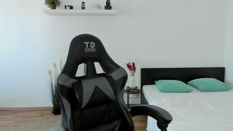 Snapshot of trentwest_ chatting on 02-24-25, 09:21 Trent online show from 02-24-25, 09:21