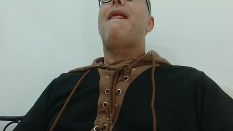 Snapshot of trevido4u chatting on 12-22-25, 02:08 trevido4u online show from 12-22-25, 02:08