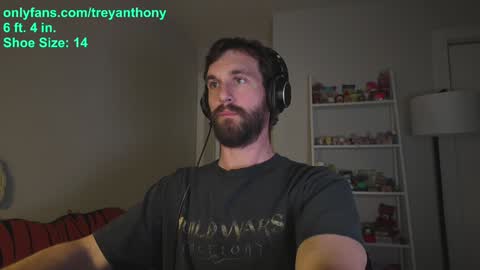 Snapshot of treyanthony chatting on 01-19-25, 01:21 decentanthony online show from 01-19-25, 01:21