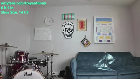 Snapshot of treyanthony chatting on 01-22-25, 04:44 decentanthony online show from 01-22-25, 04:44