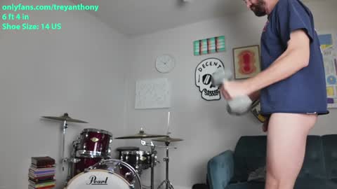 Snapshot of treyanthony chatting on 01-24-25, 08:54 decentanthony online show from 01-24-25, 08:54