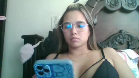 Snapshot of triana_bell chatting on 12-13-24, 05:00 triana_bell online show from 12-13-24, 05:00