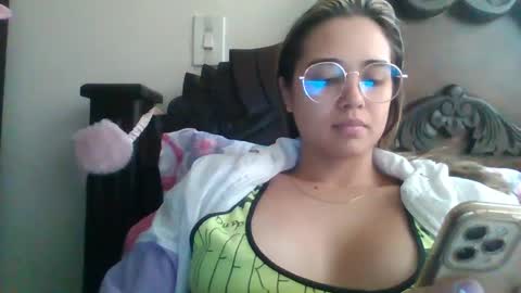 Snapshot of triana_bell chatting on 12-16-24, 06:38 triana_bell online show from 12-16-24, 06:38